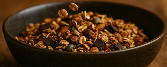 Granola snack sain au Maroc, mélange d’avoine, fruits secs et chocolat noir, proposé par Teyni & Sweet