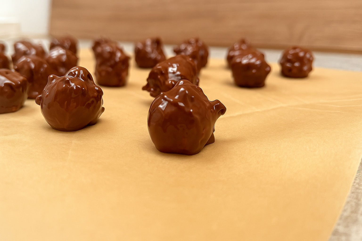 Energy balls enrobées de chocolat noir, snack healthy fait maison – Teyni & Sweet