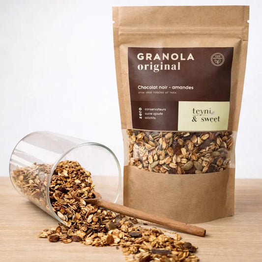 Sachet de granola original chocolat noir et amandes, avec flocons d’avoine, graines et éclats de chocolat.